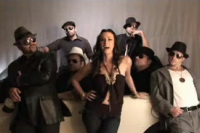 Alanis Morisette covert die Black Eyed Peas