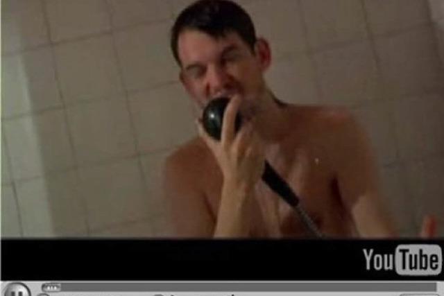 Sinatra-Karaoke unter der Dusche