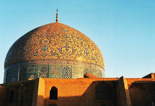 Schwierige Freunde: Die Kuppel der Lot...tz) in Freiburgs Partnerstadt Isfahan.  | Foto: Margrit Heyn