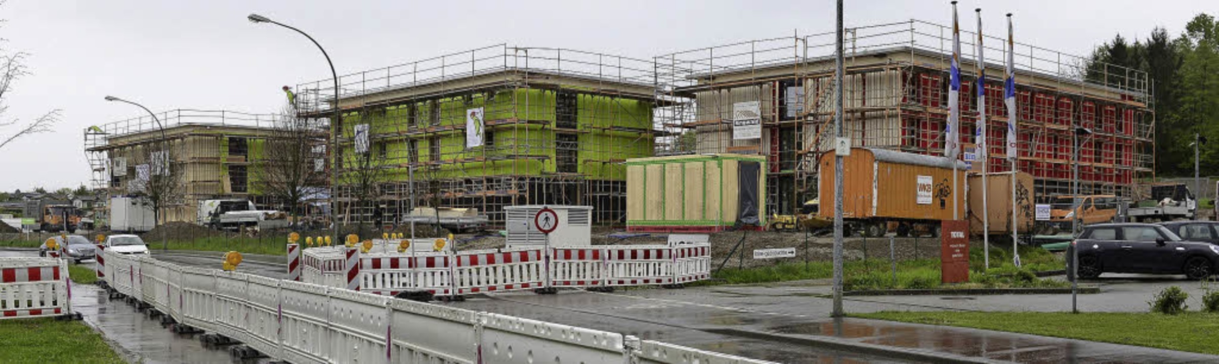 Noch im Bau: Die Flchtlingsheime in Zhringen   | Foto: ingo schneider