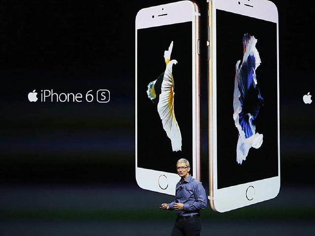 Applechef Tim Cook im September bei der Vorstellung des neuen iPhones   | Foto: dpa