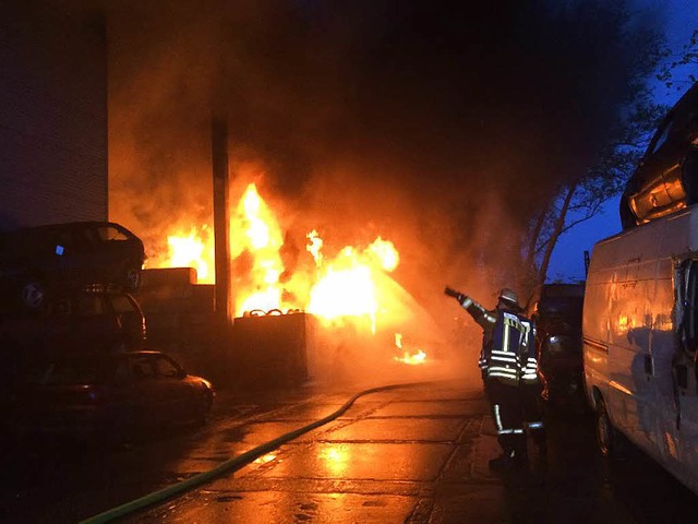 Spektakulr: Der Brand in Malterdingen...n  Rauchpilz ber dem Industriegebiet.  | Foto: Karl Wei