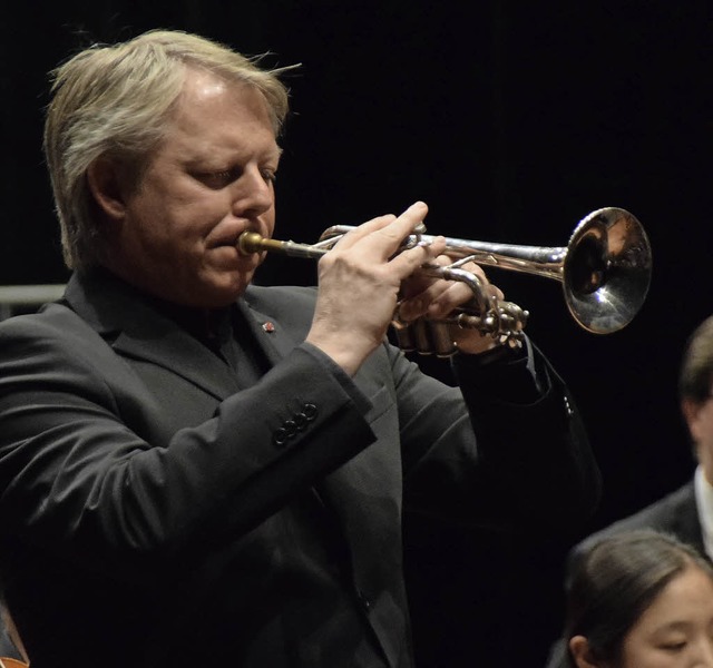 Glnzt mit einem Trompetenkonzert von ...nder Arutjunjan: Ole Edvard Antonsen.   | Foto: Sarah Nltner