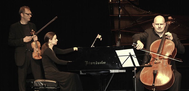 Felix Borel, Pauliina Tukiainen  und F...h mit einer Zugabe von Jules Masenet.   | Foto: Hildegard Karig