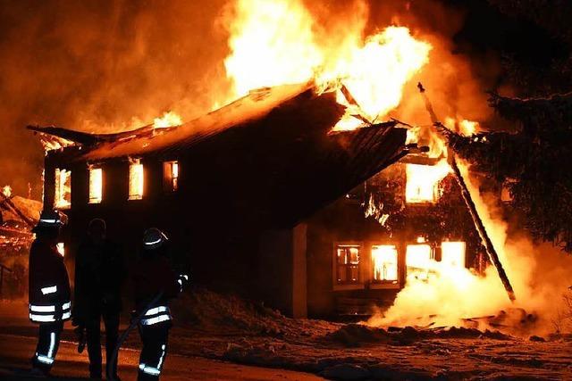 200 Jahre alter Bauernhof in Herrenschwand brennt vollständig aus