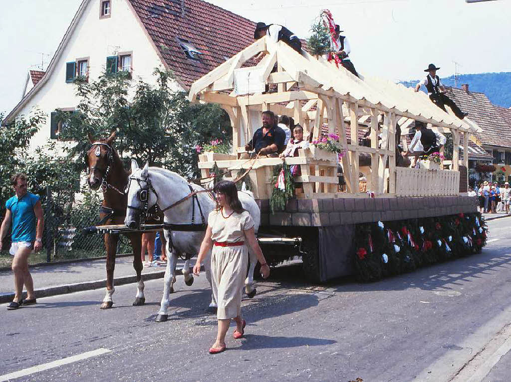 Die Geschichte Maulburgs von der Steinzeit bis in die Gegenwart war Thema des groen Festumzugs im Jahr 1986.