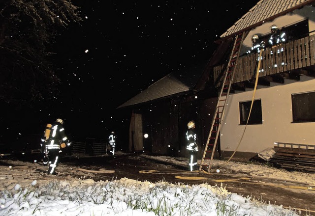 Juchhee, eine Nachtbung im April-Schn...e das Manver am Winterberg sehr gut.   | Foto: Berthold Meier