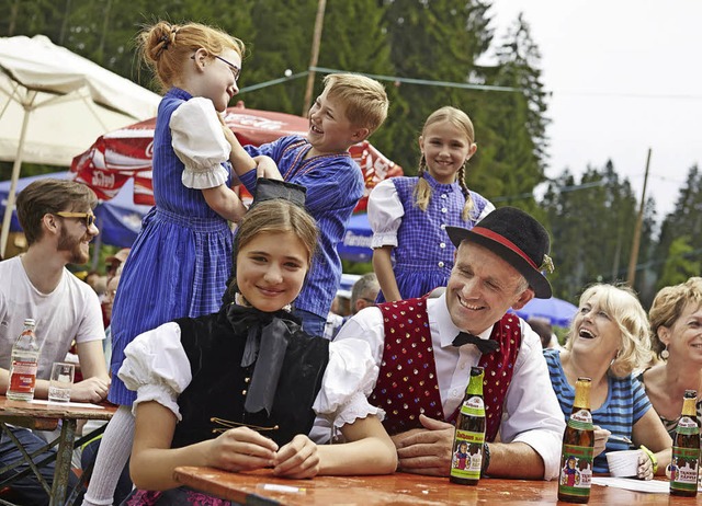 Lasst uns feiern: Die Sommerkampagne d... Dazu hren auch 230 Hocks und Feste.   | Foto: HTG