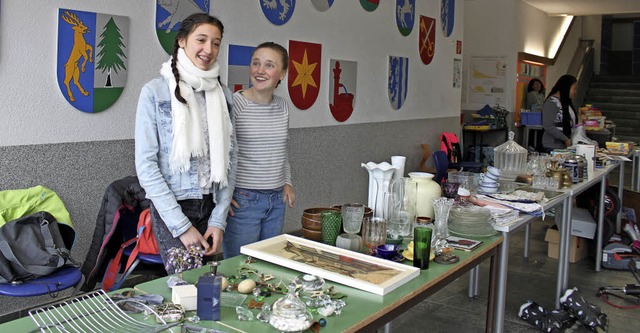 Auf dem Flohmarkt der 6d der Realschul...ute Sachen und keiner will sie!&#8220;  | Foto: Martha Weishaar