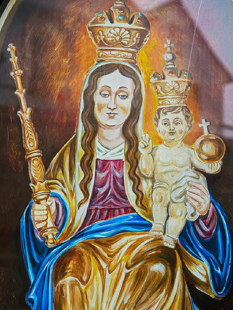 Marienbild mit Jesuskind auf dem Scho, steht neben dem Freialtar