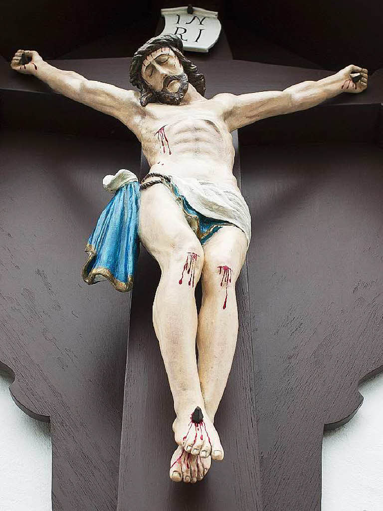 Jesus Christus am Kreuz, beim Eingang der Kapelle