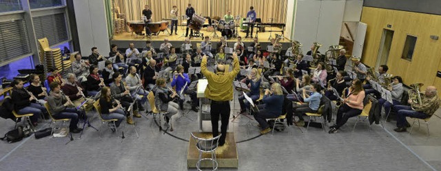 Fr das gemeinsame Konzert am Samstag ...schon lnger in richtig groer Runde.   | Foto: Ingo Schneider