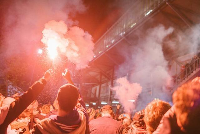 Fotos: So haben die Fans die Spieler am Dreisamstadion empfangen