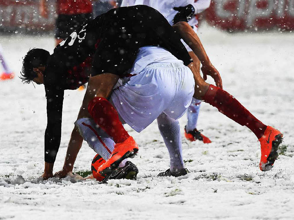 Ein Spitzenspiel, das in Erinnerung bleibt: Der SCF ringt Leipzig am 7. Mrz 2016 im schneebedeckten Dreisamstadion nieder. Endstand 2:1, Post-Weihnachtsstimmung im Breisgau. Wahnsinn.