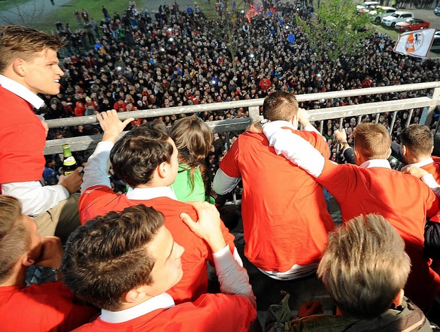 Herrliche Aussicht(en): Die Spieler als Beobachter  | Foto: Achim Keller