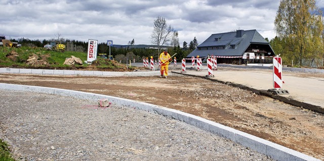 Grobaustelle in Holzschlag: Heute sollen die Fahrbahnbelagsarbeiten beginnen.   | Foto: Wolfgang Scheu