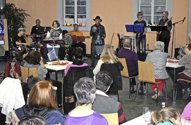 Die Moonwalkers bei ihrem Auftritt in Riegel.  | Foto: Helmut Hassler