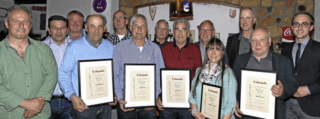 Mehrere langjhrige Mitglieder wurden ...ptversammlung des SV Burkheim geehrt.   | Foto: Herbert Trogus