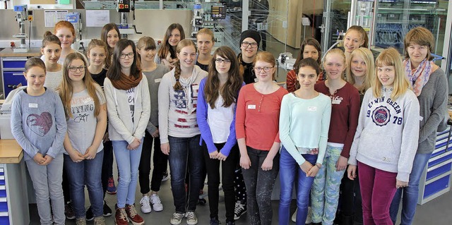 Beim &#8222;Girls Day&#8220; lernten M...dress+Hauser technische Berufe kennen.  | Foto: Endress+Hauser