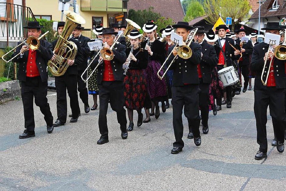 Den Festumzug führte die Musikkapelle Bleibach an. (Foto: Karin Heiß) Den Festumzug führte die Musikkapelle Bleibach an. (Foto: Karin Heiß)