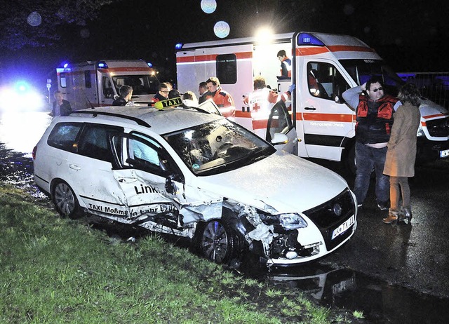 Bei beiden Unfllen in Lahr sind Betei...o von der Fahrbahn ab (rechtes Foto).   | Foto: Wolfgang Knstle