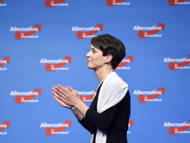Die AfD-Parteivorsitzende Frauke Petry beim AfD-Bundesparteitag in Stuttgart.  | Foto: AFP