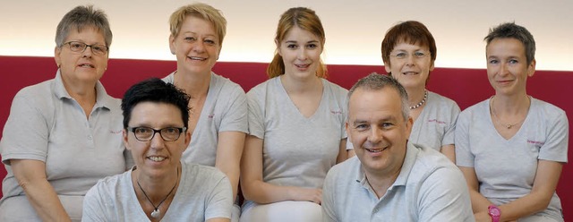 Das Praxis-Team im Wartezimmer (hinten...uf dem Bild.                            | Foto: mah