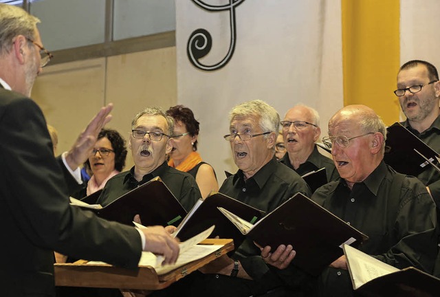 Der gemischte Chor des Mnnergesangver...orf unter  Leitung von Alfred Wagner.   | Foto: Sandra Decoux-Kone