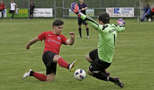 Marke offene Sohle: Mirco Burmeister (...Hochrhein) gegen Eggingens Ralf Kaiser  | Foto: Michael Neubert