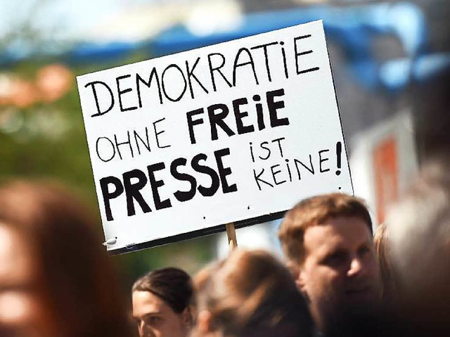 Demonstration von Internetaktivisten fr Pressefreiheit in Berlin  | Foto: dpa