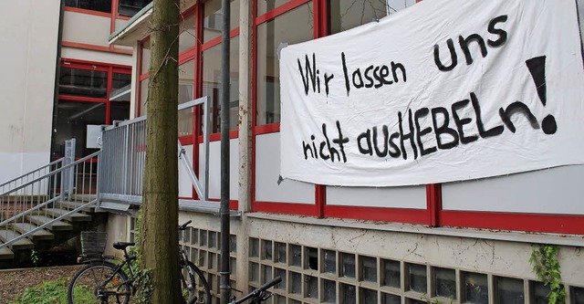 Protest am Hebel-Gymnasium gegen die Umsiedlung   | Foto: Mink