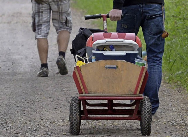 Zahlreiche Hocks locken am Vatertag mi...er Bollerwagen trotzdem nicht fehlen.   | Foto: Symbolfoto: dpa