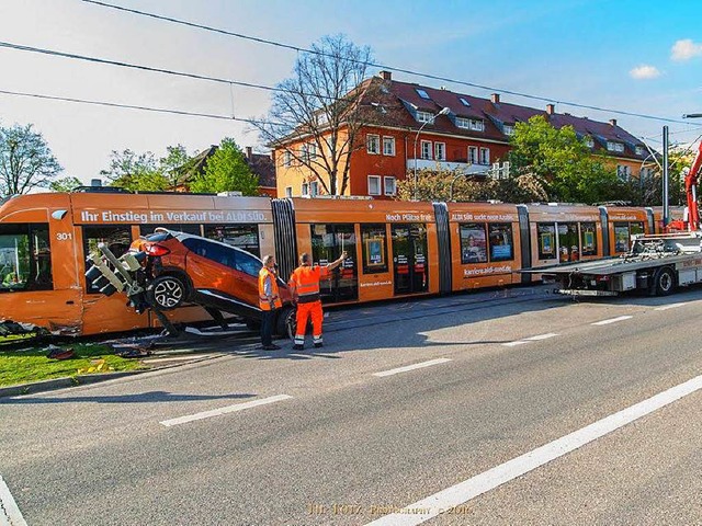 Auf der Merzhauser Strae ist am Mittw... Auto mit einer Straenbahn kollidiert  | Foto: Thomas Totz