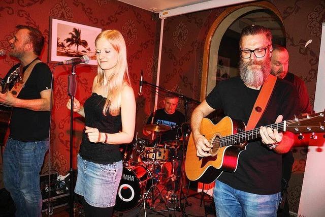 Livemusik lockt in Waldkirch von Lokal zu Lokal