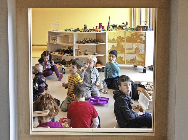 Kleine Fenster zwischen den Gruppenru...chaffen interessante Blickbeziehungen.  | Foto: Herbert Frey