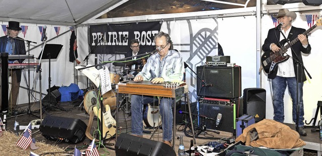 Country- und Westernfest im Festzelt b...#8220;  sorgte fr die passende Musik.  | Foto: Chris Seifried