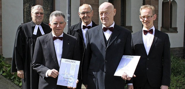 Ernst Schneider und Gebhard Gpfert (v...rrer Jost, Siegmar Bury und Sven Hinz.  | Foto: Elisabeth Jakob-Klblin