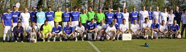 Sie sorgten fr Groandrang beim FC Hu...ts und die Hochrhein-Amateure in Blau   | Foto: Cremer