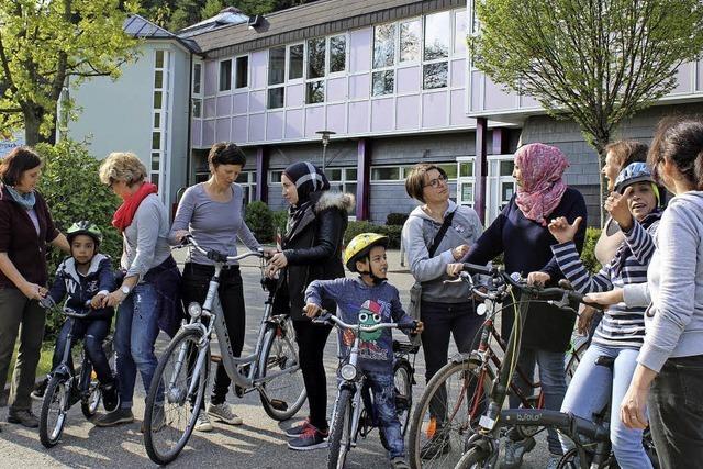 Buchenbacher Helferkreis bringt syrische Frauen zum Radfahren