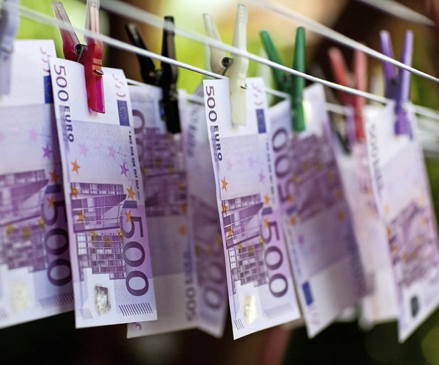 Der 500er diene in vielen Fllen zur G...he, sagt die Europische Zentralbank.   | Foto: dpa