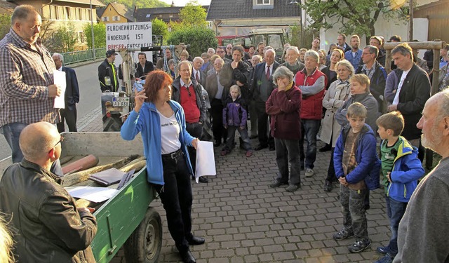 Rund 150 Brger demonstrierten am Kano...nelle Brgerinformationsveranstaltung.  | Foto: Jutta Schtz