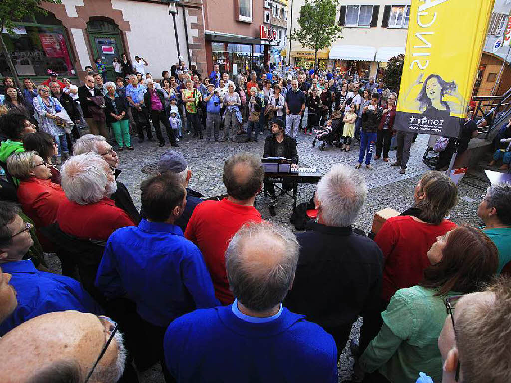 Einkaufsnacht und Singarena zogen Tausende von Menschen in die Innenstadt