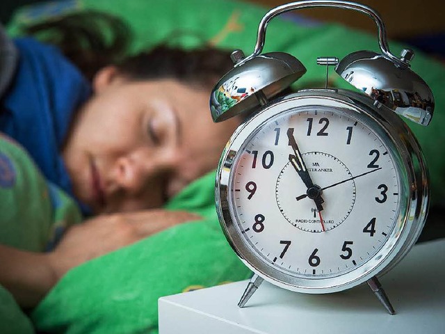 Ausreichend Schlaf ist wichtig fr das innere Gleichgewicht.   | Foto: dpa