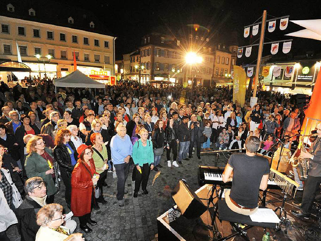 Beim Flashmob war der Marktplatz dicht gefllt