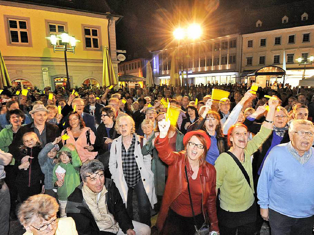 Aus voller Kehle wird beim Flashmob der Chre mitgesungen