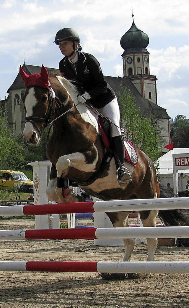 Das 30. Reitturnier mit 50-jhrigem Ve...seitigen Dressur- und Springreitsport.  | Foto: Manfred Lange