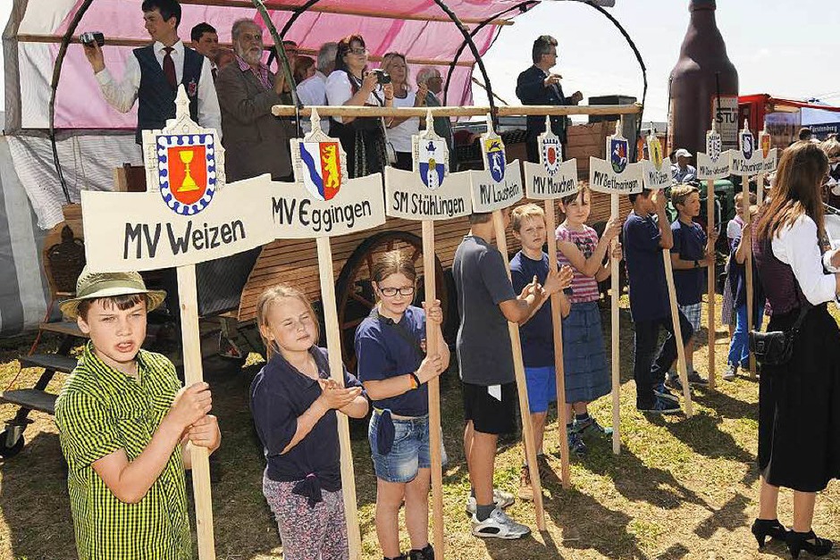 Ein rauschendes Fest mit bester Unterhaltung im Festzelt und prächtigem Umzug der Blasmusikvereine feiert der Musikverein Blumegg anlässlich seines 140-jährigen Bestehens. (Foto: Dietmar Noeske) Ein rauschendes Fest mit bester Unterhaltung im Festzelt und prächtigem Umzug der Blasmusikvereine feiert der Musikverein Blumegg anlässlich seines 140-jährigen Bestehens. (Foto: Dietmar Noeske)