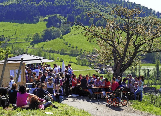 Wer aus dem Tal aufstieg,  wurde  mit ...Aussichten und Erfrischungen belohnt.   | Foto: Julius Steckmeister