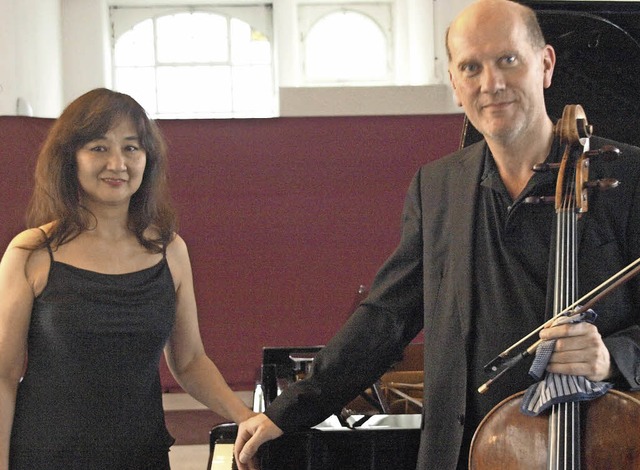 Der Cellist Francis Gouton und seine K...chweg als gleichwertige Partner zeigte  | Foto: Karin Stckl-Steinebrunner