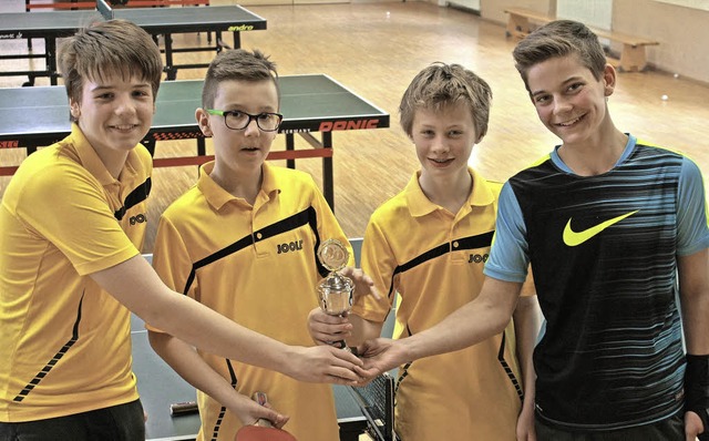 Ein Quartett an TTSV-Jugendlichen grif...ierter und Robert Ekrot Vize-Meister.   | Foto: Werner Schnabl